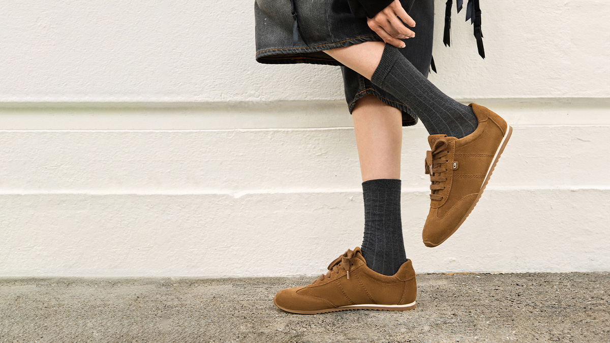 Gumowa szczotka ścierająca zabrudzenia z cholewki zamszowego trzewika